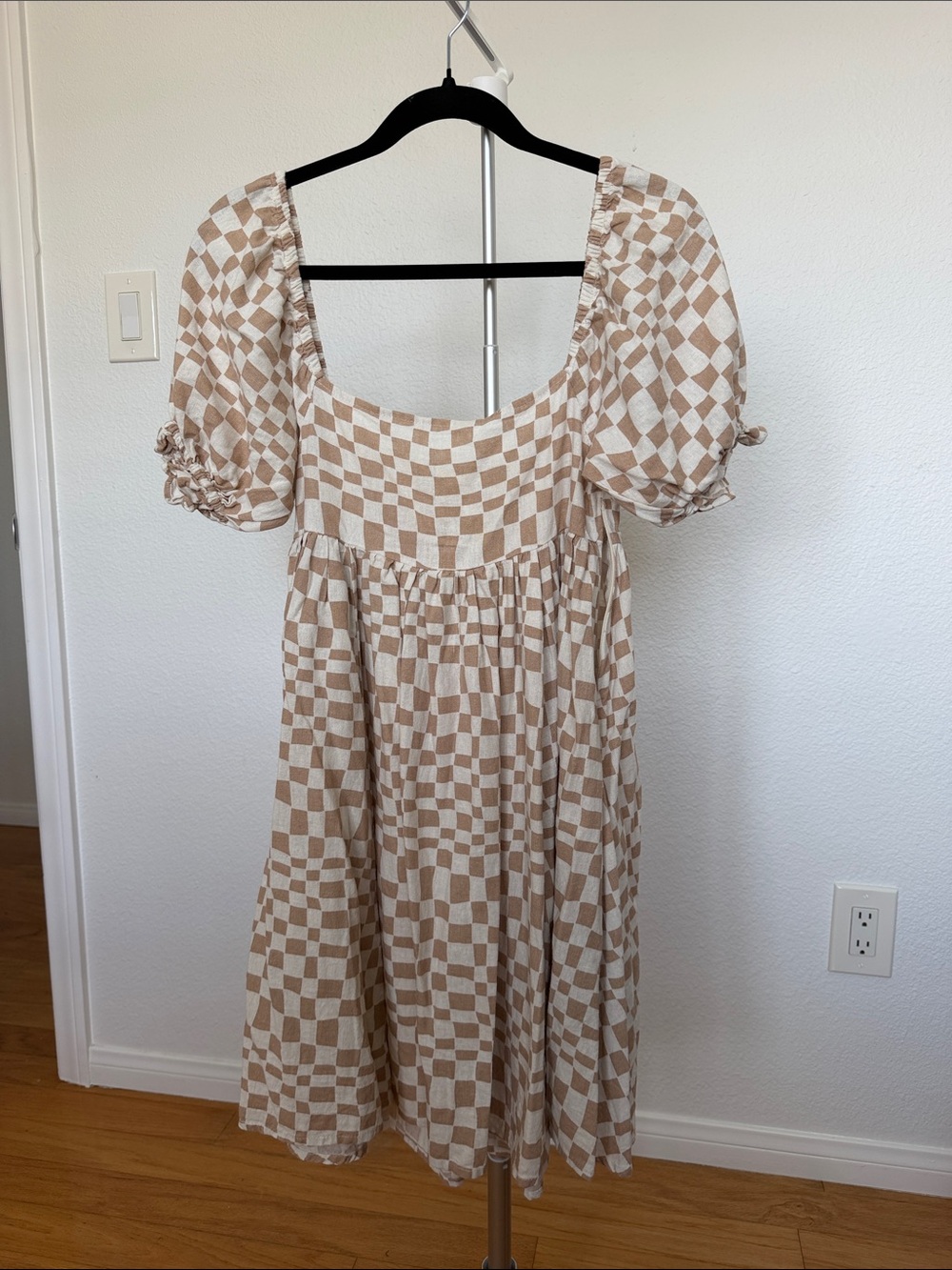 Rylee + Cru Beige and White Check Square-Neck Puff-Sleeve Midi Dress - Picture 1 of 2